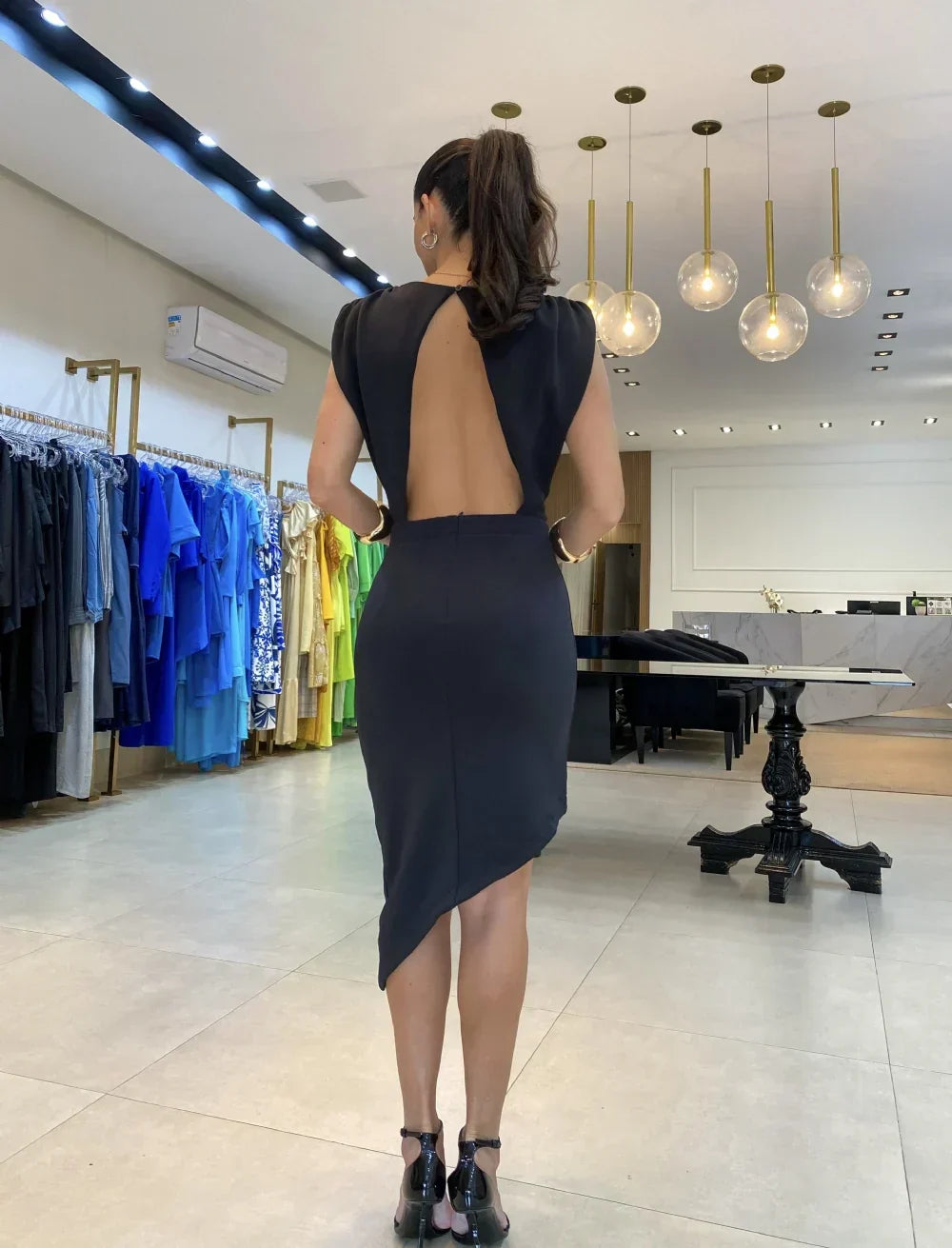 Aurelia | Anspruchsvolles asymmetrisches Kleid