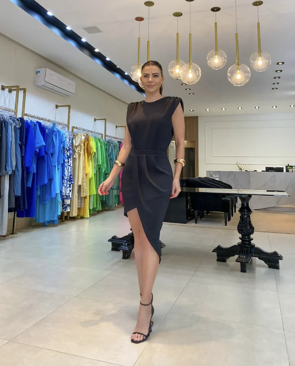 Aurelia | Anspruchsvolles asymmetrisches Kleid
